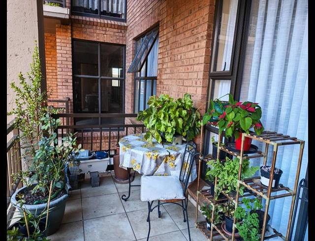 1 BEDROOM APARTMENT FOR SALE IN NEWLANDS